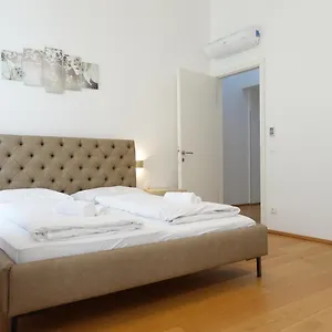 4 Red Star 8 Apartment