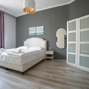 Brand New Charming Appartmet Near Augarten & Apartment